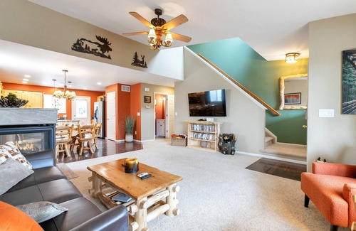 Littleton Maison | Modern Cabin Vibe, With great back yard to relax in. New furnishings and hot tub