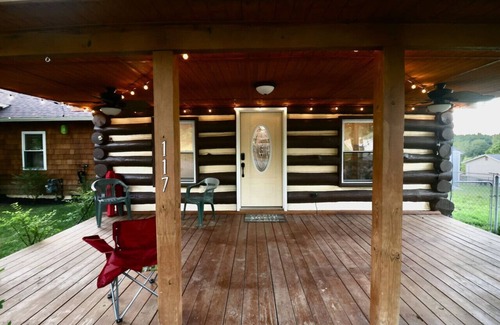 Fayetteville Cabine | Modern Cabin w/EV Charger & Work Setup!