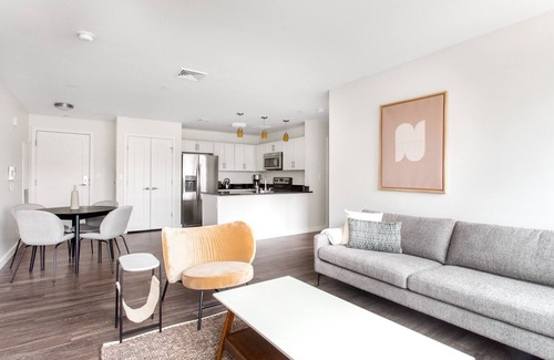 North Cambridge Appartement | Modern Cambridge 2BR w/ W/D, Private access to Linear Park by Blueground