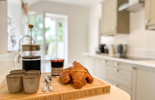 Stuppington Maison | Modern Canterbury Townhouse - Pets Welcome & Private Parking