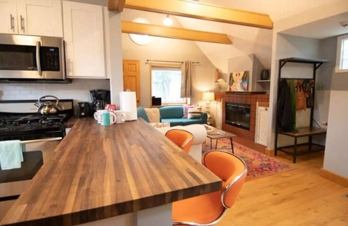 Lakeview Appartement | Modern Carriage House with Garage