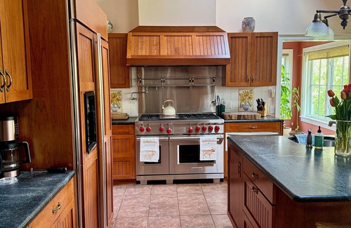 Delhi Autre | Modern Catskills Farmhouse w/Private Ponds & Views on 120+ acres, WiFi, AC