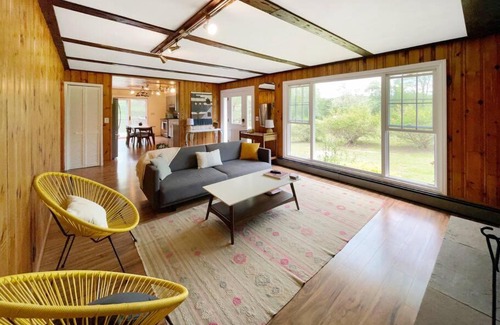 Kerhonkson Maison | Modern Catskills Oasis w Pool and Bar Hall
