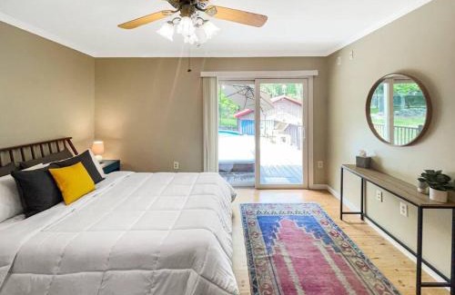 Kerhonkson Maison | Modern Catskills Oasis w Pool and Bar Hall