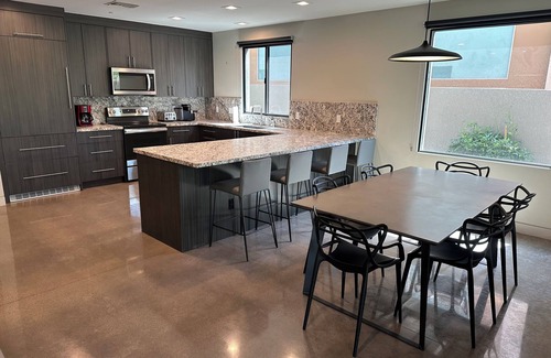 Cave Creek Maison | Modern Cave Creek Home 2 Min Walk to Town Center with Garage!