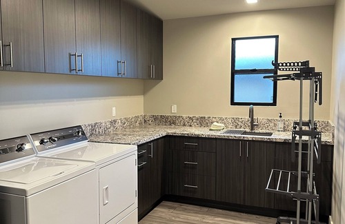 Cave Creek Maison | Modern Cave Creek Home 2 Min Walk to Town Center with Garage!