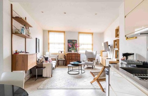 Vincent Square Maison | Modern Central 3-BRs house with 3 Bths 2 HotTube