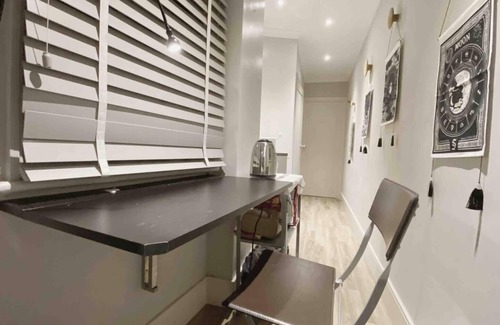 Vincent Square Maison | Modern Central 3-BRs house with 3 Bths 2 HotTube