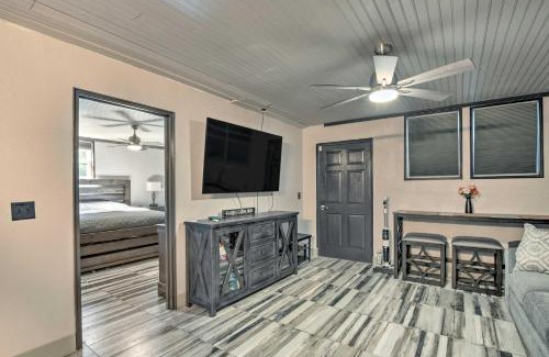 Central Appartement | Modern Central Apartment with BBQ Patio and Yard!