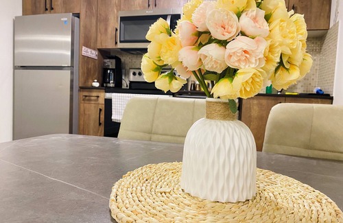 Jasper Place Maison | *Modern*Central Location*Cozy Guest Suite*Sleep 4