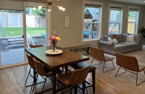Gig Harbor Maison | Modern centrally located family friendly home.