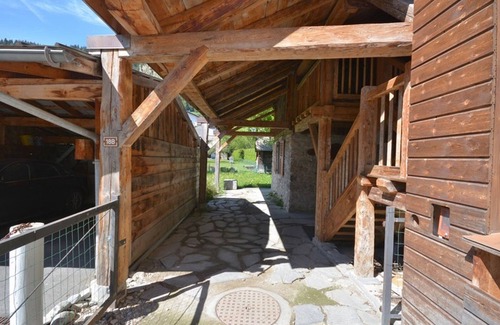Morzine Appartement | Modern chalet for 10 near slopes with parking and WIFI