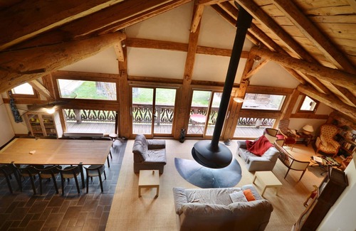 Morzine Appartement | Modern chalet for 10 near slopes with parking and WIFI