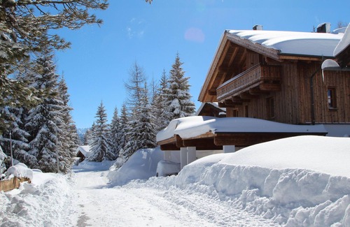 Hochkrimml Maison | Modern chalet with mountain view, sauna, and close to the lift in the Zillertal