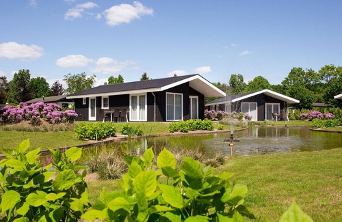 Municipality of Veldhoven Chalet De Ski | Chalet moderno sobre el agua en Brabant Kempen