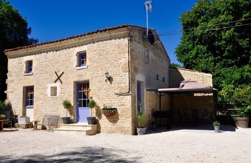 Nere Cottage | Gîtes charentais modernes, piscine chauffée, wifi gratuit. Les enfants peuvent être des enfants et des adultes se détendre