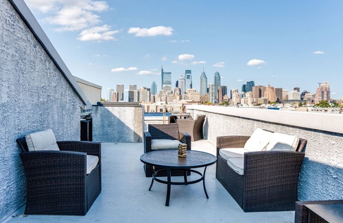 Point Breeze Maison | Moderne, cuisine du chef, terrasse sur le toit, salles de bains de type spa