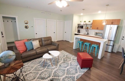 Castle Rock Maison | Modern Chic Downtown Home--Walk to Everything!