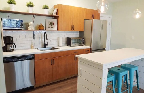 Castle Rock Maison | Modern Chic Downtown Home--Walk to Everything!