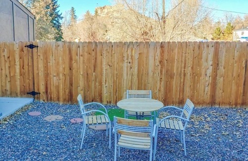 Castle Rock Maison | Modern Chic Downtown Home--Walk to Everything!