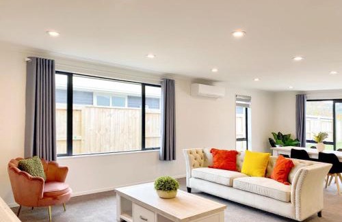 Pukehangi Maison | Modern Chic - Ideal Location - 5 Bedrooms - In Rotorua
