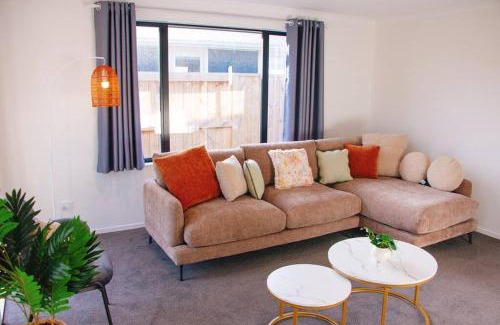 Pukehangi Maison | Modern Chic - Ideal Location - 5 Bedrooms - In Rotorua