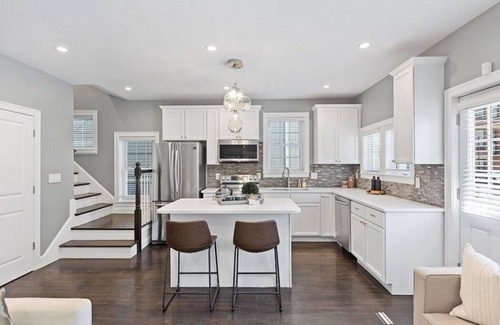 Dudley - Brunswick King Lit Et Petit-Déjeuner | Modern/chic one-bedroom in eco Smart Home - Read Description