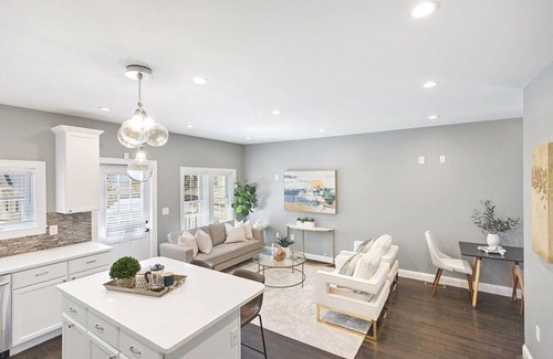 Dudley - Brunswick King Lit Et Petit-Déjeuner | Modern/chic one-bedroom in eco Smart Home - Read Description