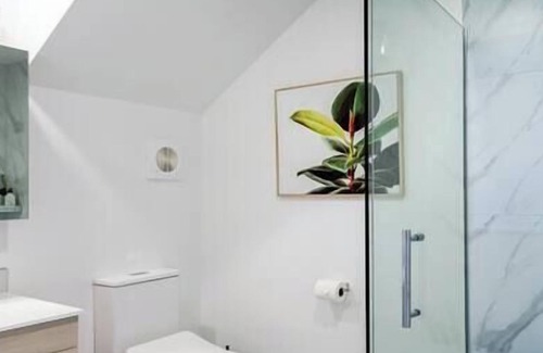 Upper Riccarton Maison | Modern Chic Retreat 2 Bed, 2 Bath: Riccarton