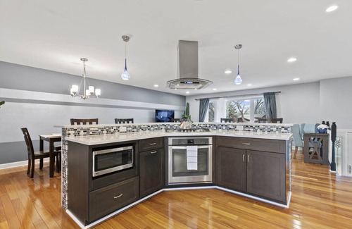 Downers Grove Maison | Modern Chicago Getaway