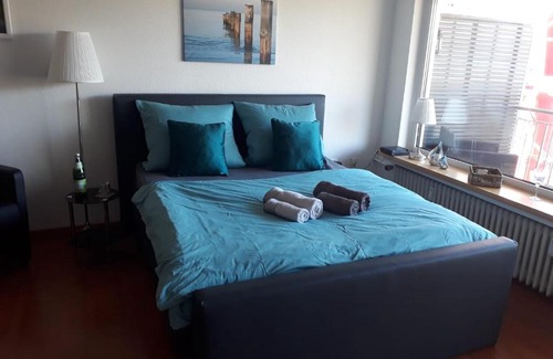 Bahnhofsvorstadt Appartement | Modern City Apartment with balcony and nice parc view