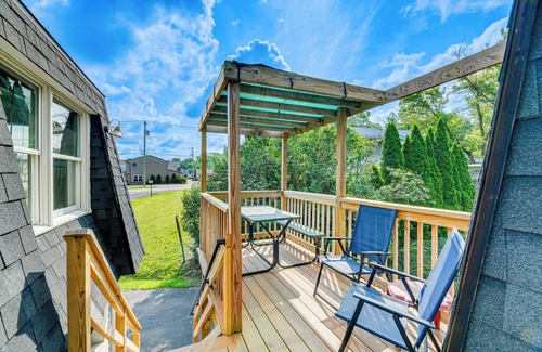Clarence Appartement | Modern Clarence Home on Main Street!