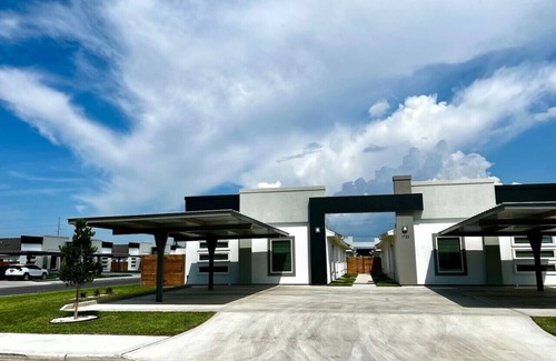McAllen Maison | ✨Modern✨Close to mall hospitals 2bed2bath King bed