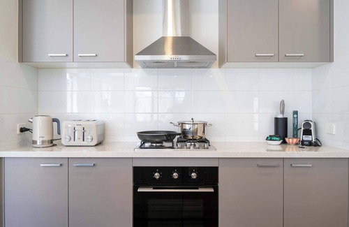 Clyde Maison | Modern Clyde House Smart TV*Dryer
