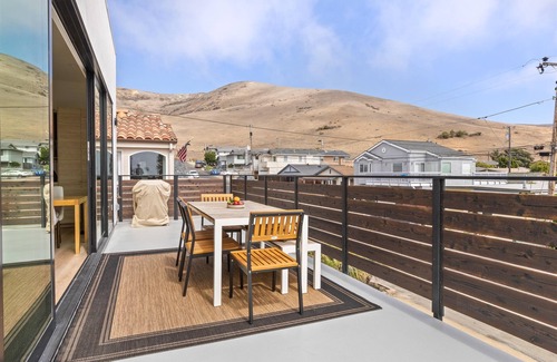 Morro Bay Maison | Modern Coastal Retreat with Views – Furnished 2BR 2BA - 30+ Day Rental