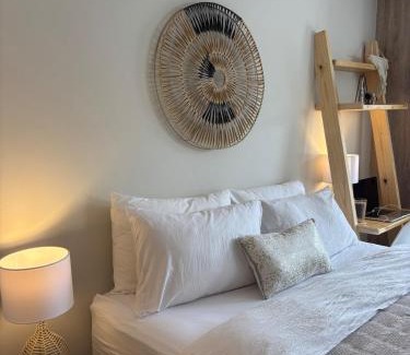 Glencairn Appartement | Modern Coastal Studio near Glencairn Beach