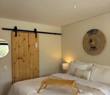 Glencairn Appartement | Modern Coastal Studio near Glencairn Beach