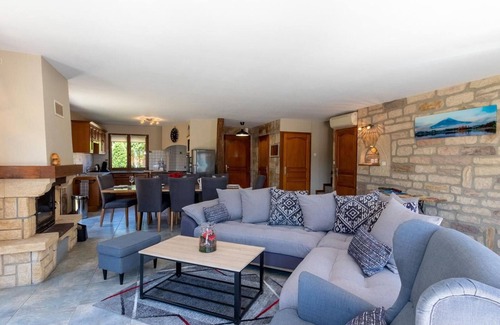 Villers-les-Luxeuil Cottage | Modern comfort in Southern Vosges with pool and jacuzzi