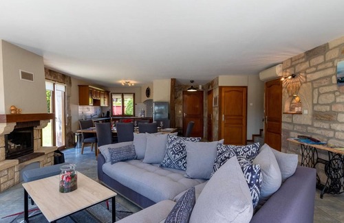 Villers-les-Luxeuil Cottage | Modern comfort in Southern Vosges with pool and jacuzzi