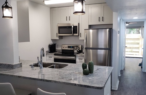 Gainesville Maison | 🌟 Modern Comfort Awaits in Gainesville Condo 🌆🏡
