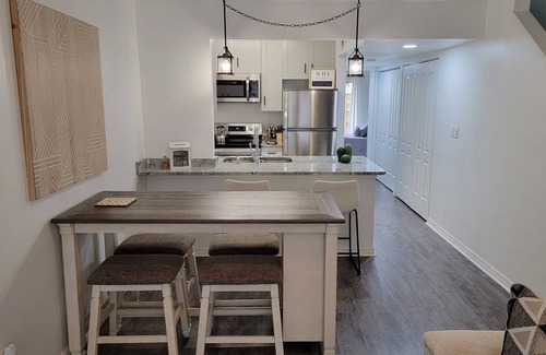 Gainesville Maison | 🌟 Modern Comfort Awaits in Gainesville Condo 🌆🏡