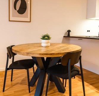 Antwerp Appartement | Modern Comfort - Bus & Tram at Door