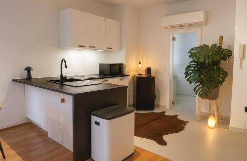 Antwerp Appartement | Modern Comfort - Bus & Tram at Door
