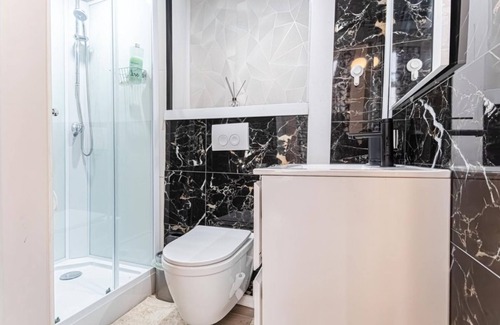 Ghent City Centre Appartement | Modern Comfort: Elegant 5 BR Apt. at Ghent's Core