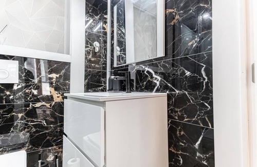 Ghent City Centre Appartement | Modern Comfort: Elegant 5 BR Apt. at Ghent's Core