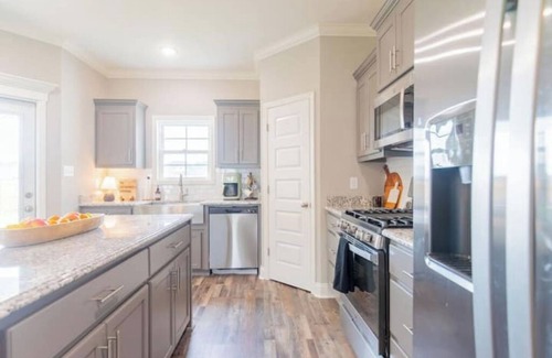 Hahira Maison | Modern Comfort in a Cozy Retreat