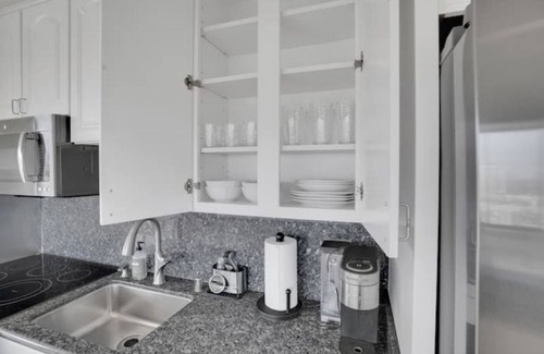 Cleveland Heights Copropriété | Modern Comfort: Lake Merritt Edition