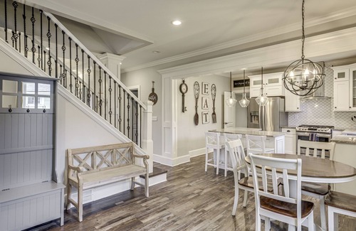 London Maison | Modern Comfort Near Columbus: Home w/Yard & Porch
