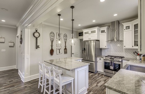 London Maison | Modern Comfort Near Columbus: Home w/Yard & Porch