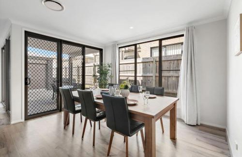Mango Hill Maison | Modern Comfort Patio and Workstation with Garage